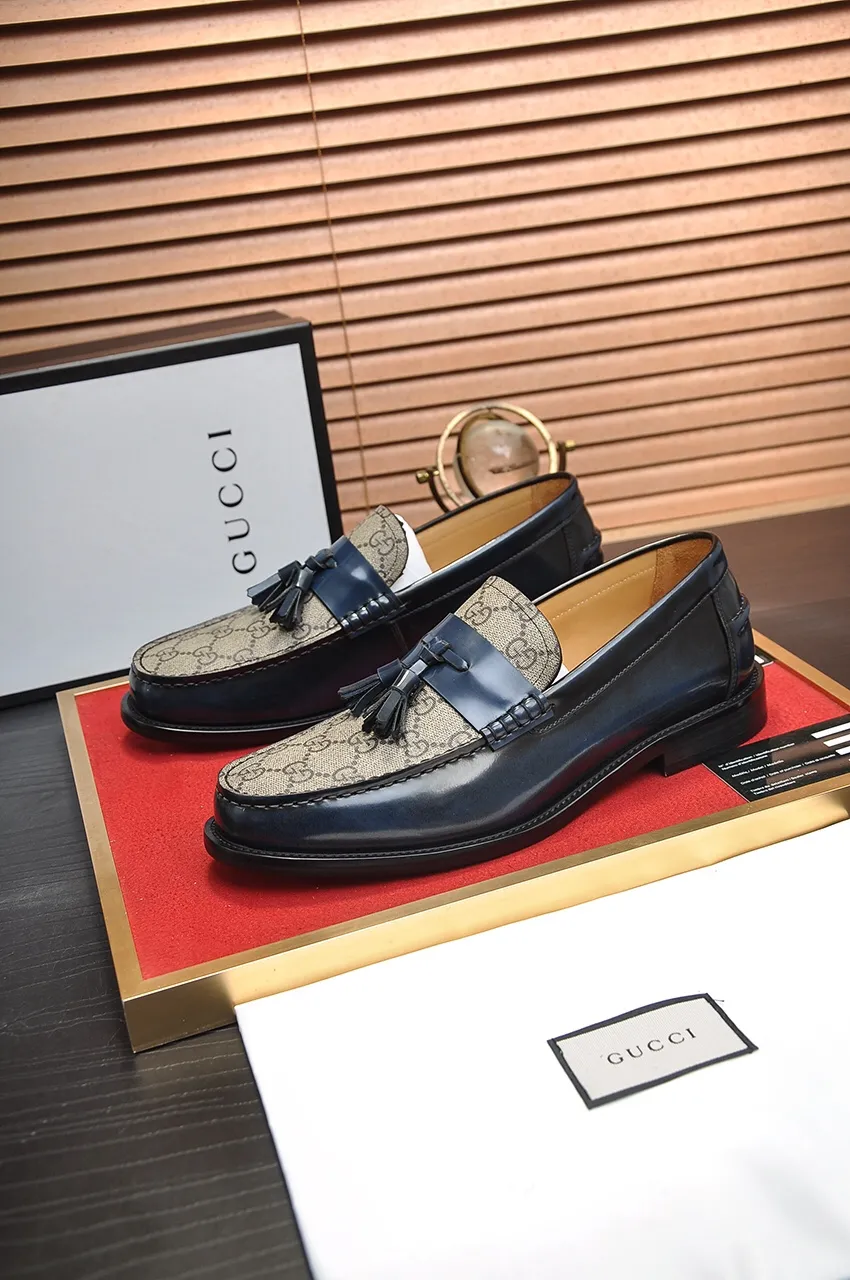 Men's shoes💰560💶Italy's top luxury men's shoe giant (GUCCI) (Gucci) (full cowhide lining) new arrival🍃Original European style🔰 Pleasant to the eye😍In order to make the shoes more durable and non-deformable🌀The production continues to follow traditional methods but there is still no lack of innovation💪Choose original sheepskin for the leather♻️ Smooth and natural And extra bright ⭐Made of imported cowhide, the first choice of rich people 38-45 (45 customized)